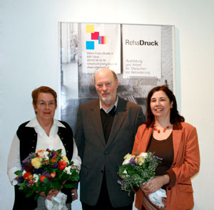 Gruppenfoto bei der Übergabefeier Gruppenfoto von Dkfm. Stefanie Tschandl, Univ. Prof. DI. Dr. Werner Gobiet und der neueen Geschäftsführerin der Reha GmbH, Magª. Claudia Kapeller (v.l.) bei der Übergabefeier