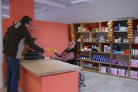 Mosaik-Kiosk Erste Kunden im Mosaik-Kiosk