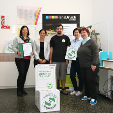 Gedruckt_in_Stmk_Uebergabe_Gruppenfoto